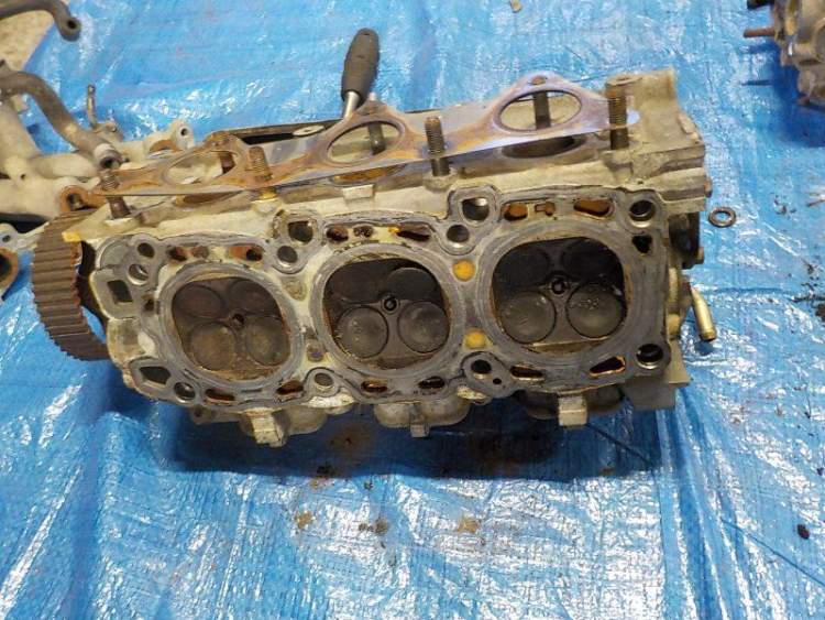 Головка блока цилиндров на Mitsubishi Diamante F31A 6G73